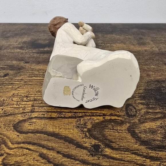 Demdaco Willow Tree Grandmother Figurine Woman with Child Susan Lordi 2001 - Picture 7 of 8